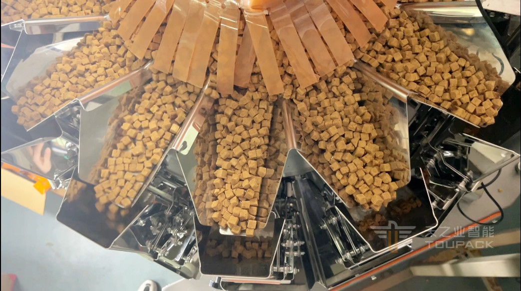 Automatyczna maszyna do pakowania cukierków z czekoladą i gumą, pionowa maszyna do pakowania cukierków, wysokiej prędkości 120 BPM, inteligentna maszyna do ważenia i pakowania