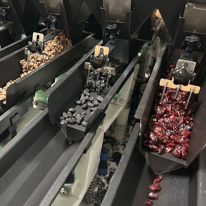 Maszyna do pakowania w worki prefabrykowane paszy dla ptaków, karmy dla psów i kotów, wielofunkcyjne urządzenie do pakowania granulatu, maszyna pakująca z wagą wielogłowicową