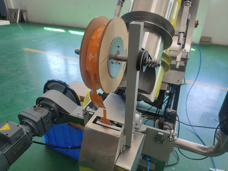 Automatyczna maszyna do pakowania worków sieciowych zakres ważenia 3g-5000g do pakowania warzyw owoce ziemniaki imbir owoce cytrusowe